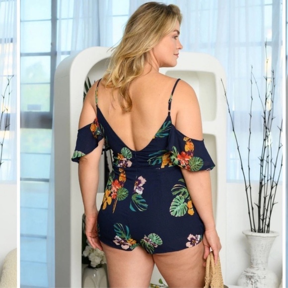 Cute PLUS Floral Romper - Picture 2 of 3